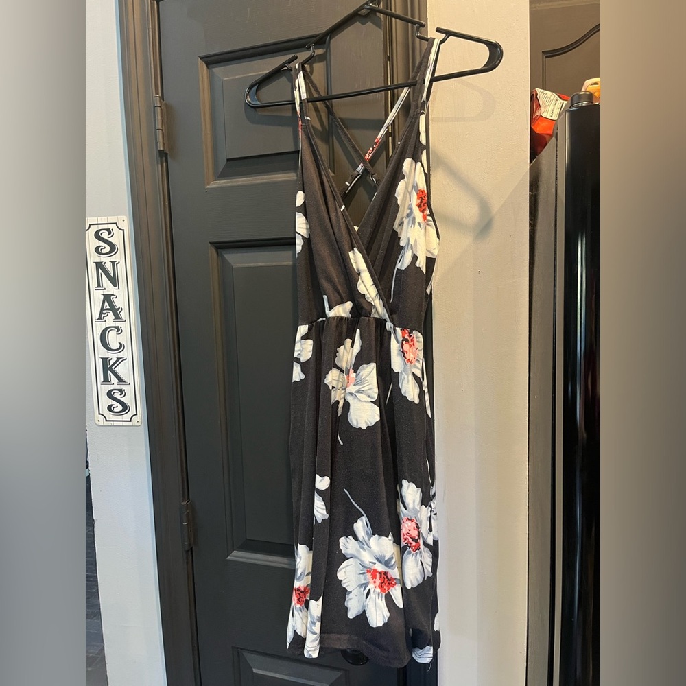 Super cute dress with pockets!